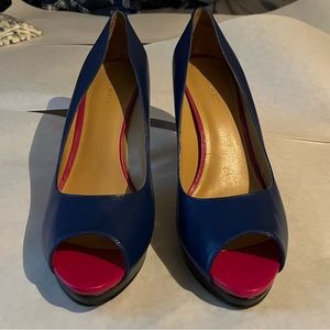 Used but look new high heel Nine West women shoes.